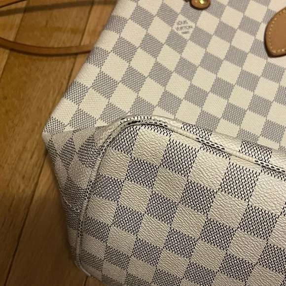 Louis Vuitton Neverfull MM - Picture 5 of 15